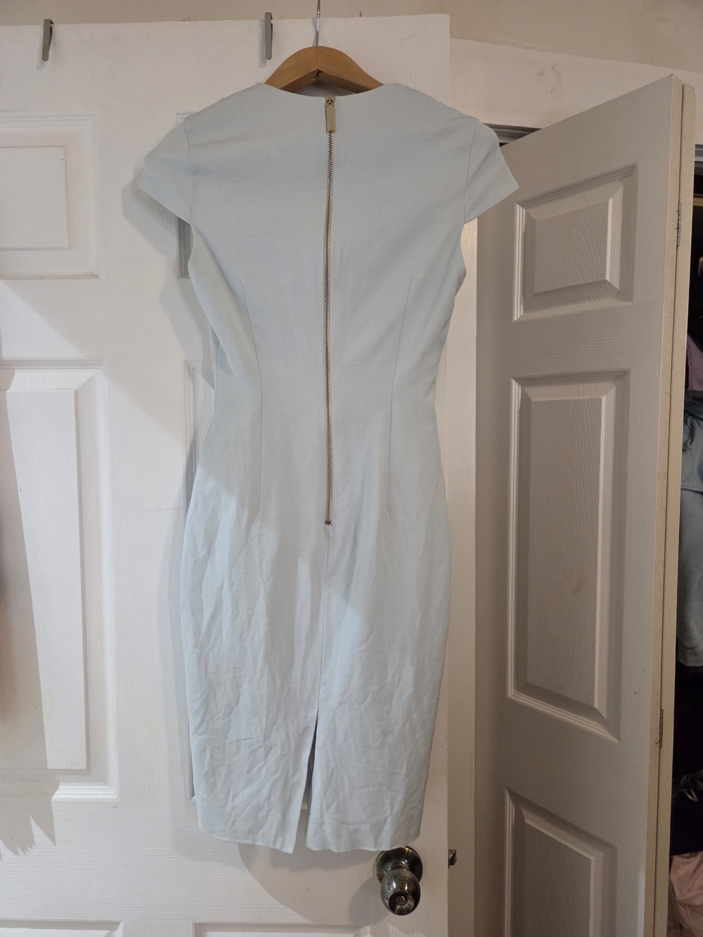 Ted Baker Pale Blue V-Neck Cap Sleeve Midi Dress - Picture 3 of 3
